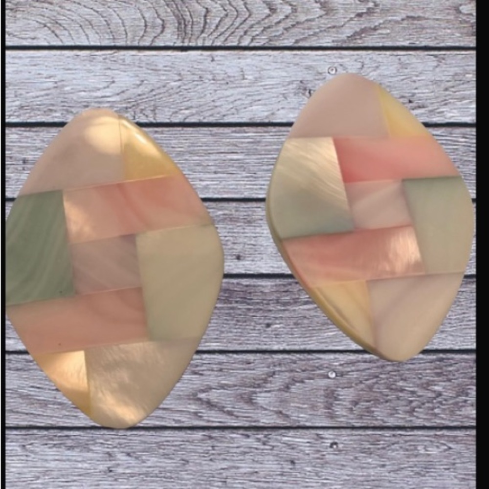 Avon vintage mother of pearl pierced earrings